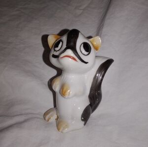 Vintage Skunk Toothpick Holder Made In Japan MCM Mid Century Modern. 3" tall